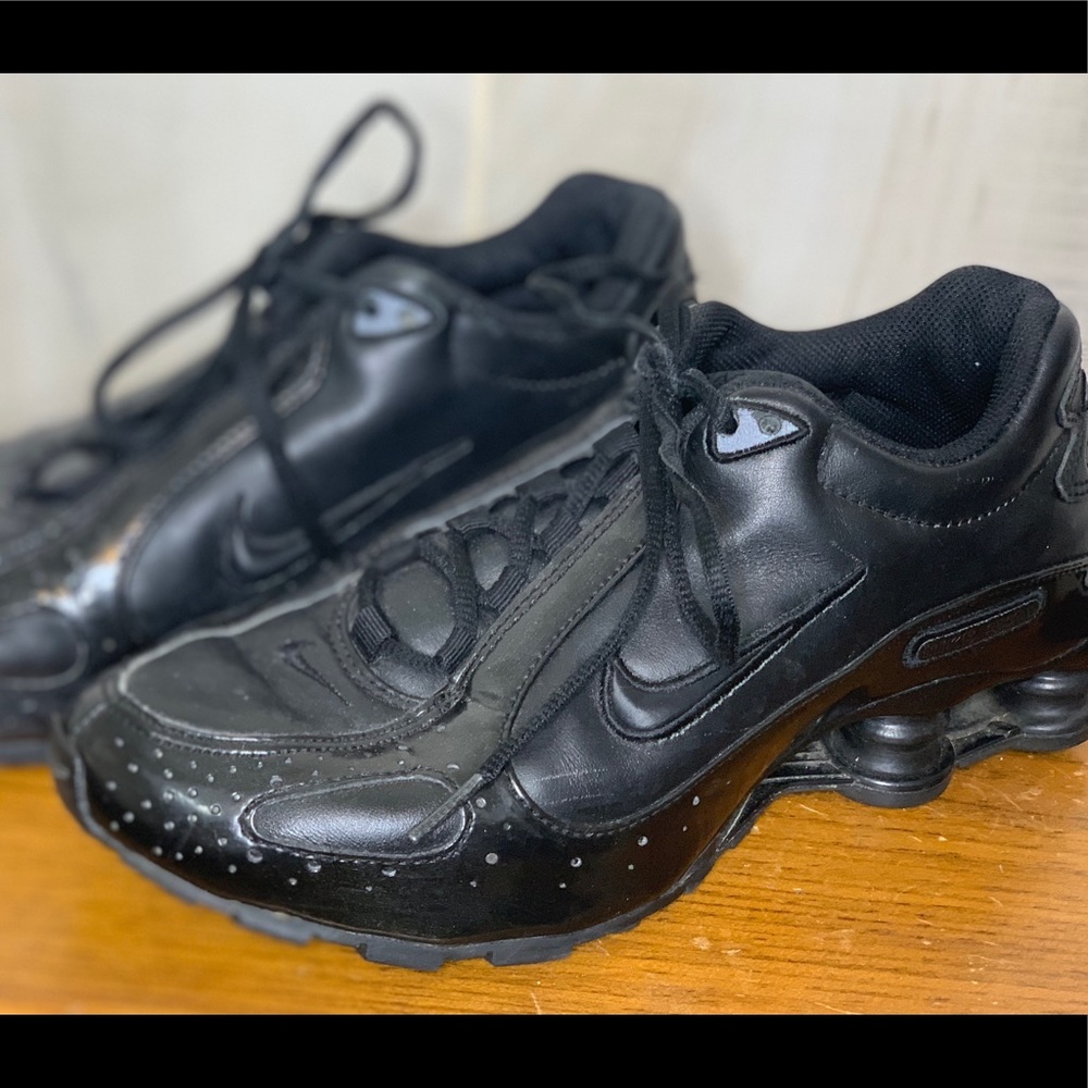 NIKE SHOX